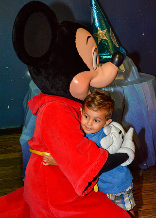 PhotoPass-Mickey-Mouse-382740780828