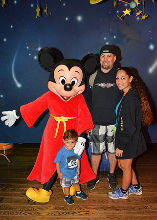 PhotoPass-Mickey-Mouse-382740780834
