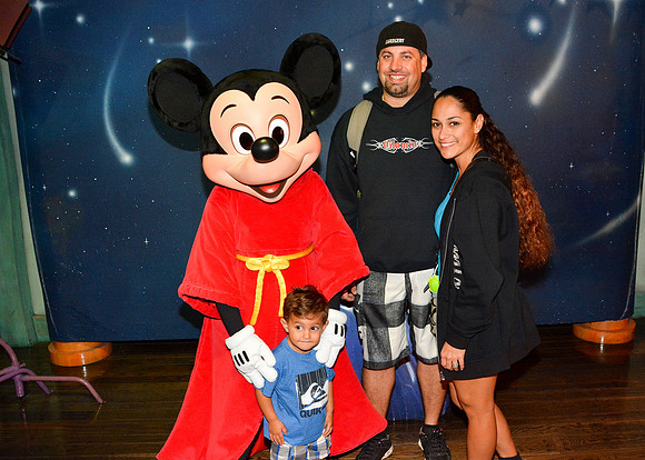 PhotoPass-Mickey-Mouse-382740780824