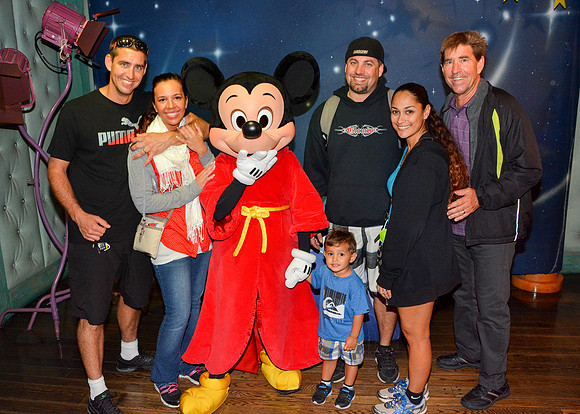 PhotoPass-Mickey-Mouse-382740780830