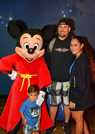 PhotoPass-Mickey-Mouse-382740780835